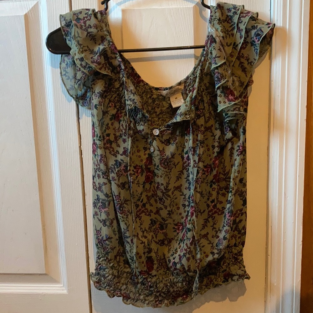 floral blouse!